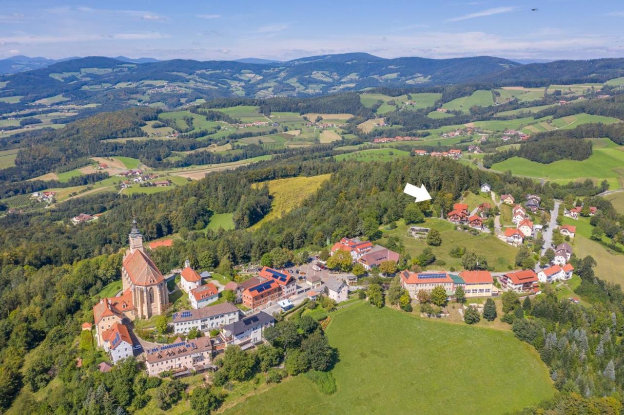 Bergchalet Am Waldrand - Pool, Sauna & Kamin Pöllauberg Eksteriør billede
