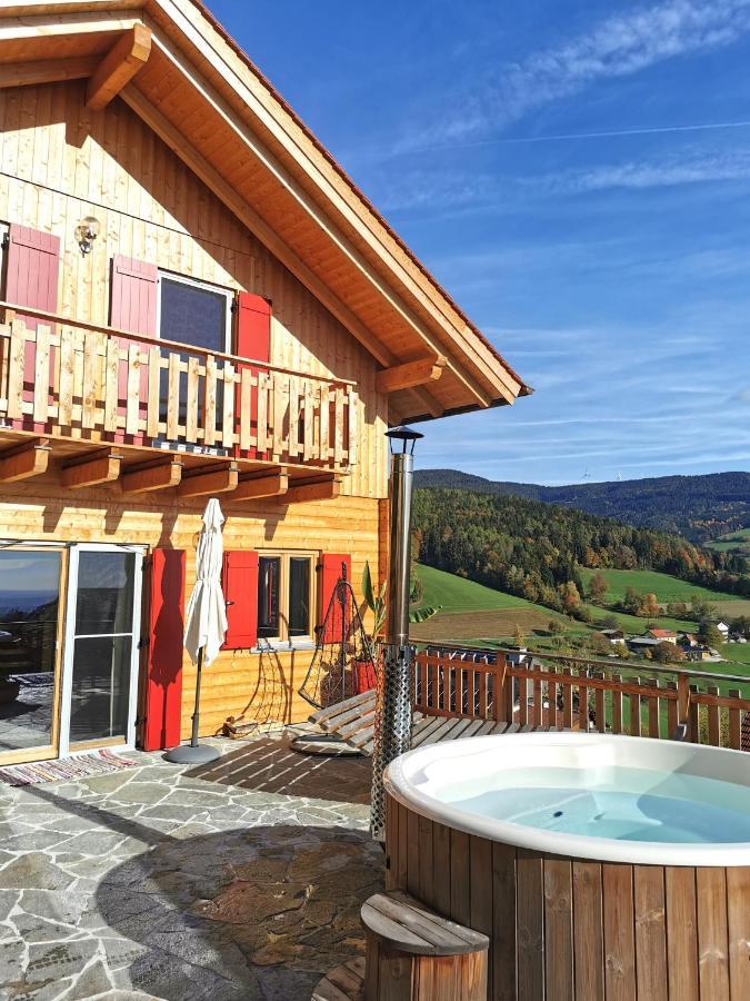 Bergchalet Am Waldrand - Pool, Sauna & Kamin Pöllauberg Eksteriør billede